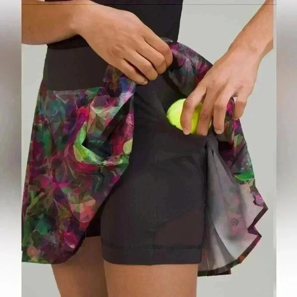 Lululemon Side-Pleat High-Rise Skirt 
Vivid Floral Tone Multi / Graphite Grey - Picture 4 of 10